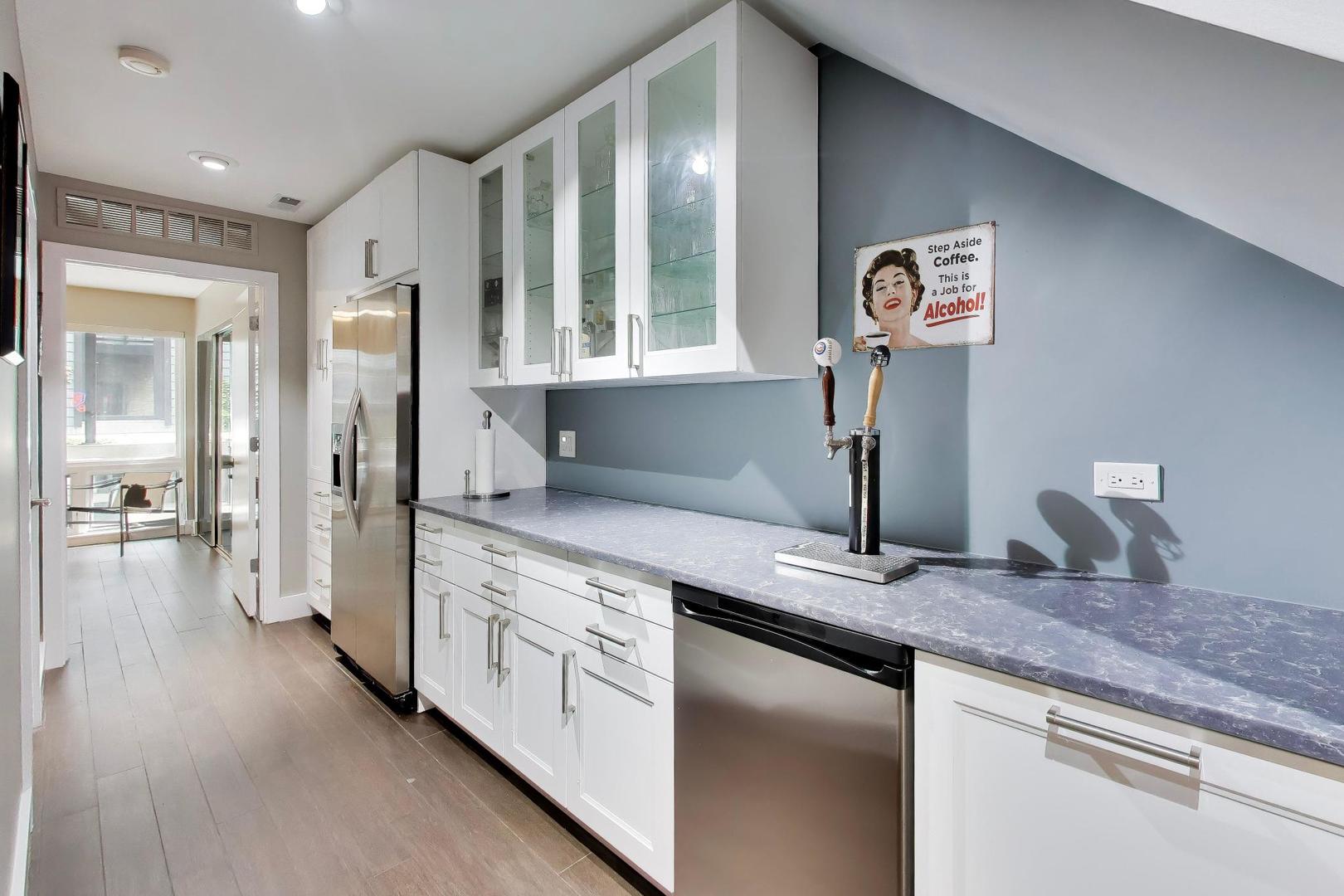 2241 W Melrose Street