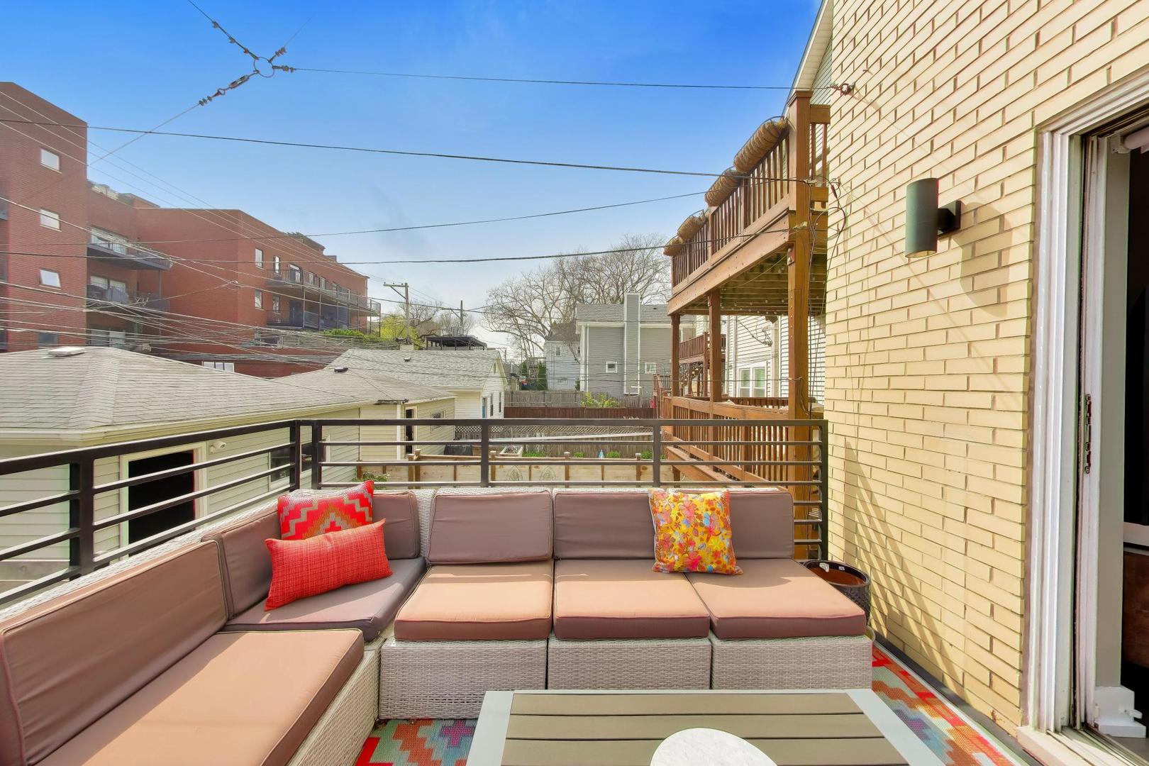 2241 W Melrose Street