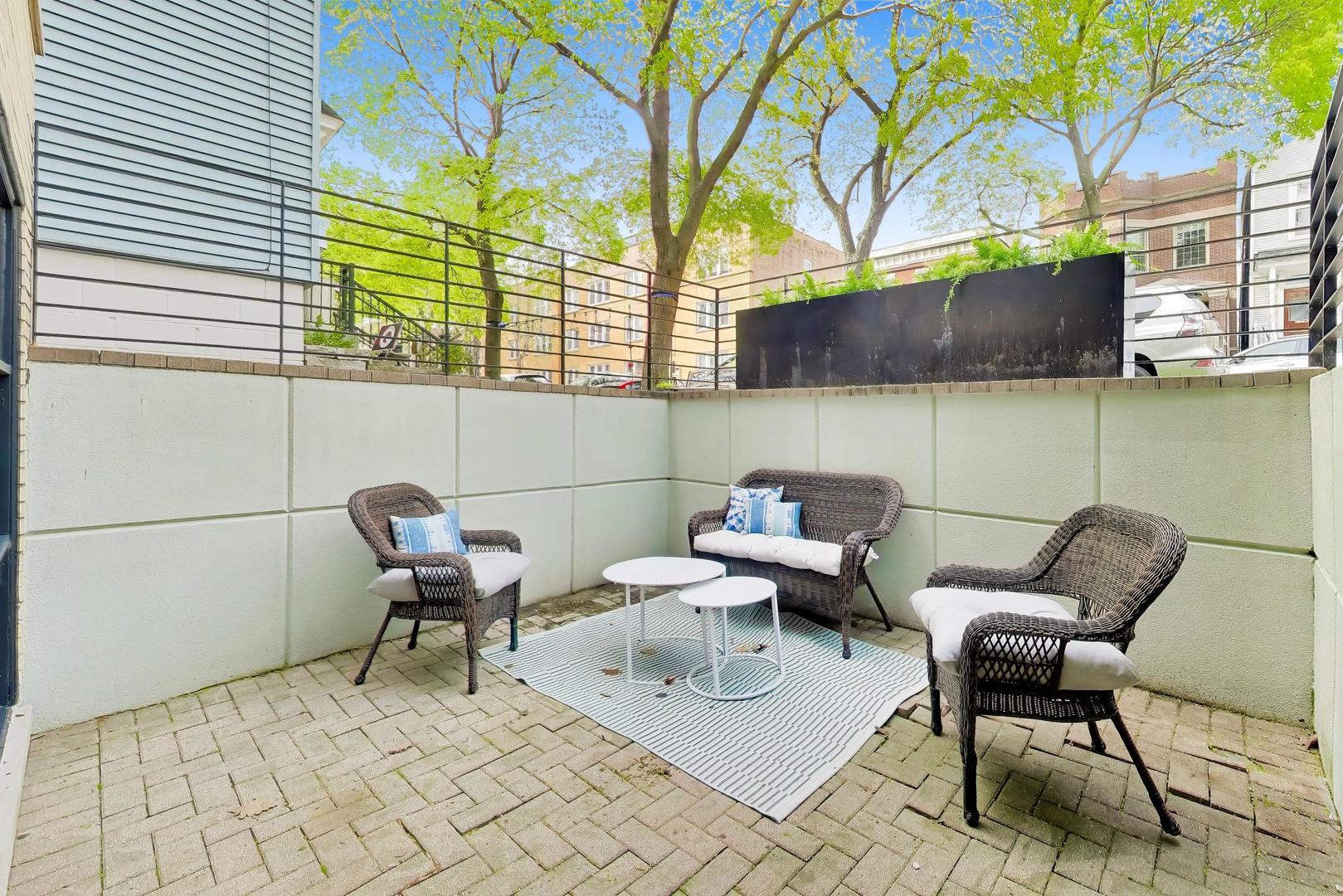 2241 W Melrose Street