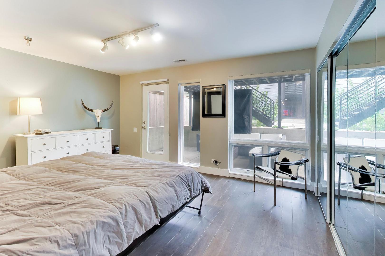 2241 W Melrose Street