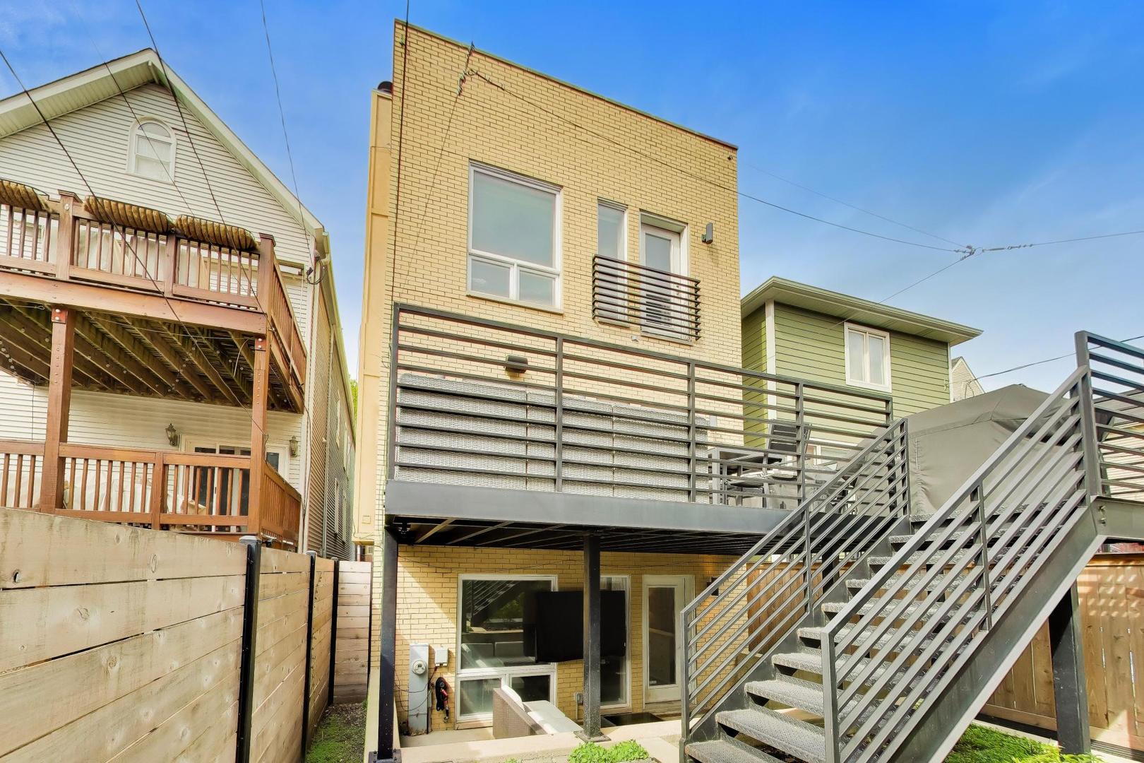 2241 W Melrose Street