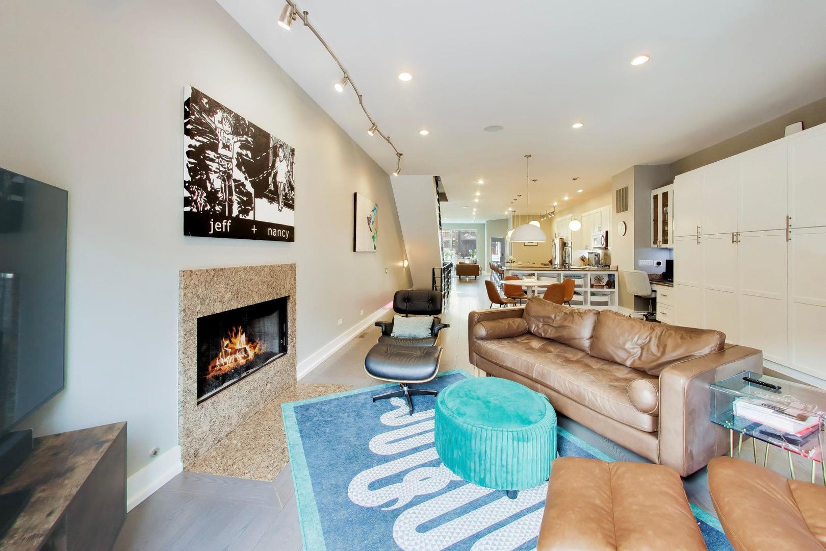 2241 W Melrose Street