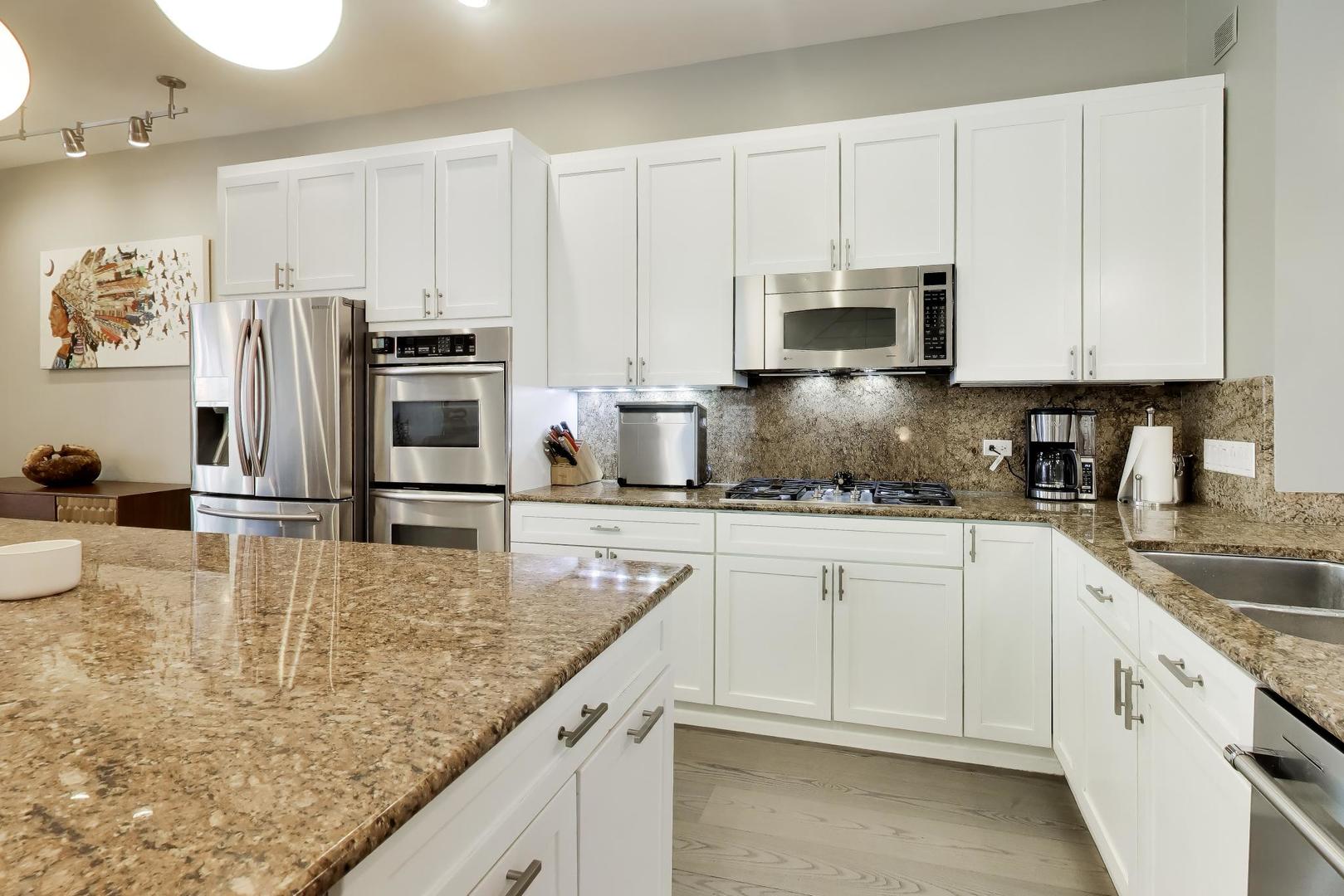 2241 W Melrose Street