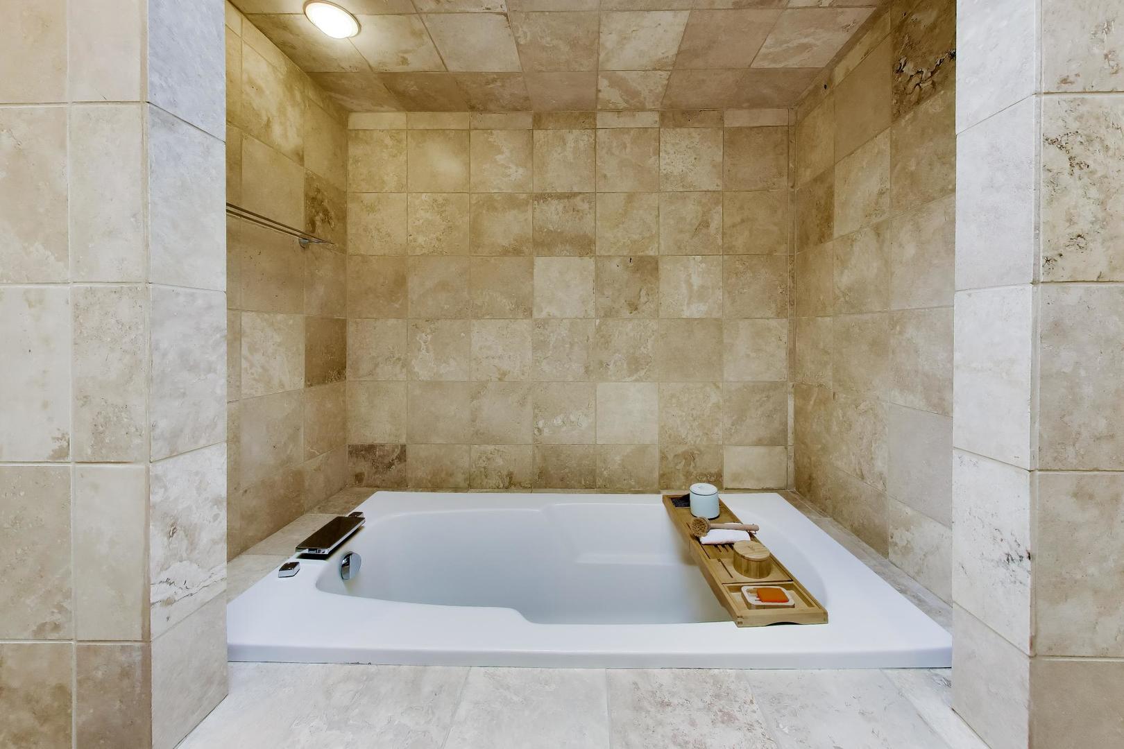 2241 W Melrose Street