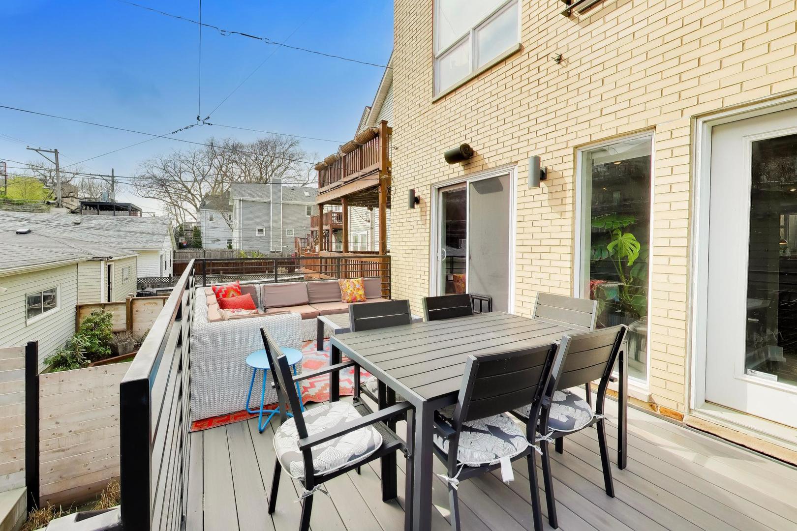 2241 W Melrose Street