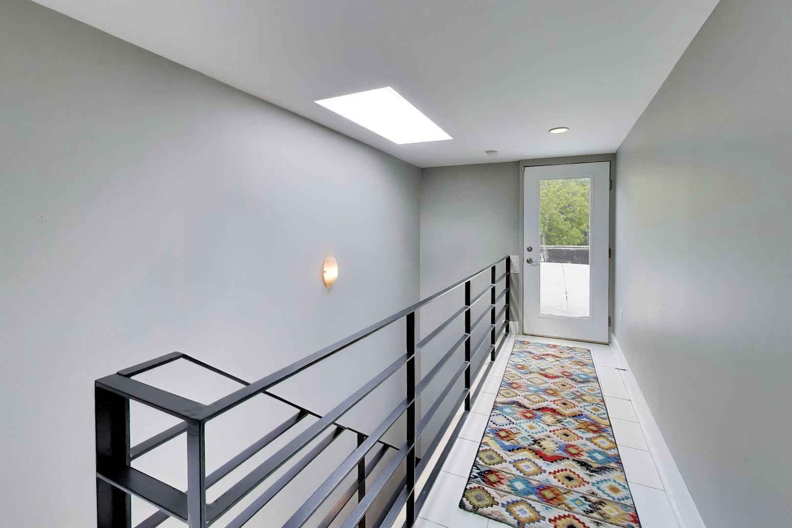 2241 W Melrose Street