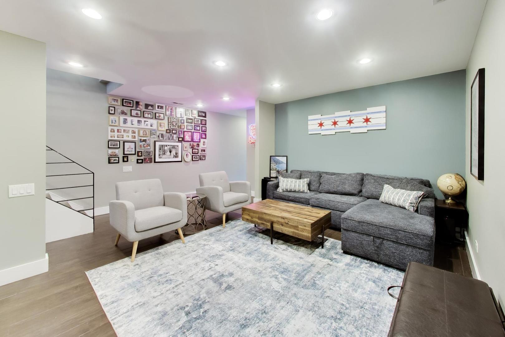 2241 W Melrose Street