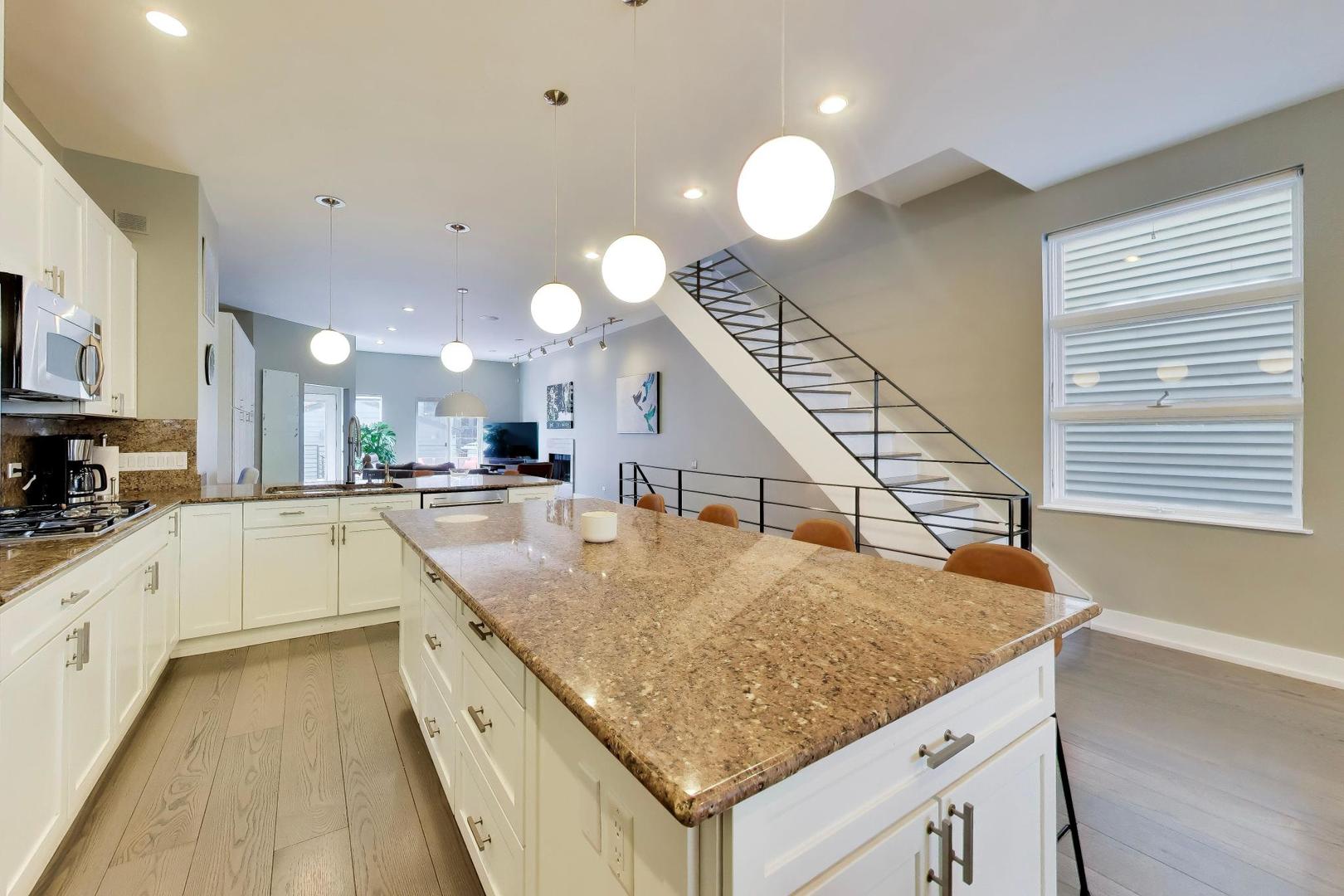 2241 W Melrose Street