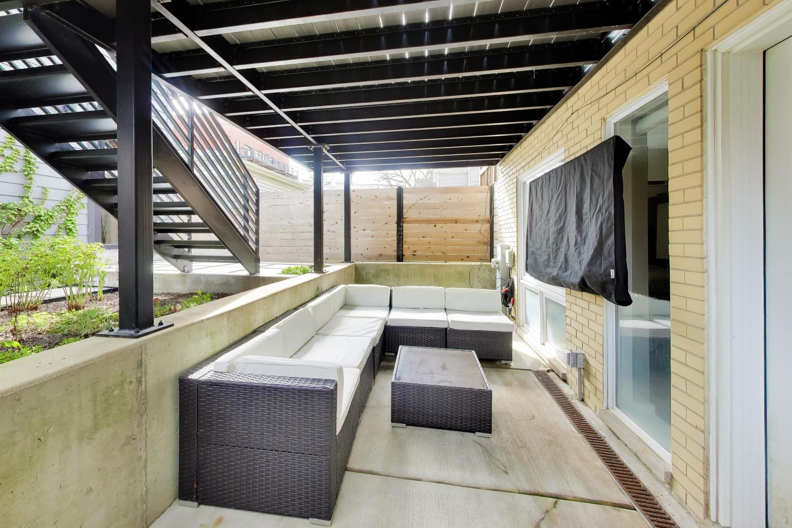 2241 W Melrose Street