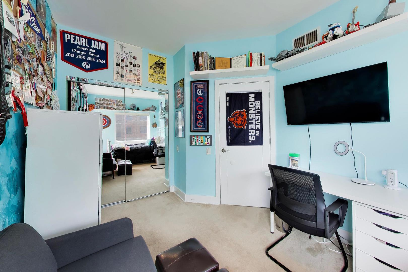 2241 W Melrose Street