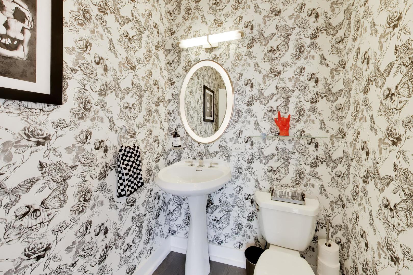 2241 W Melrose Street