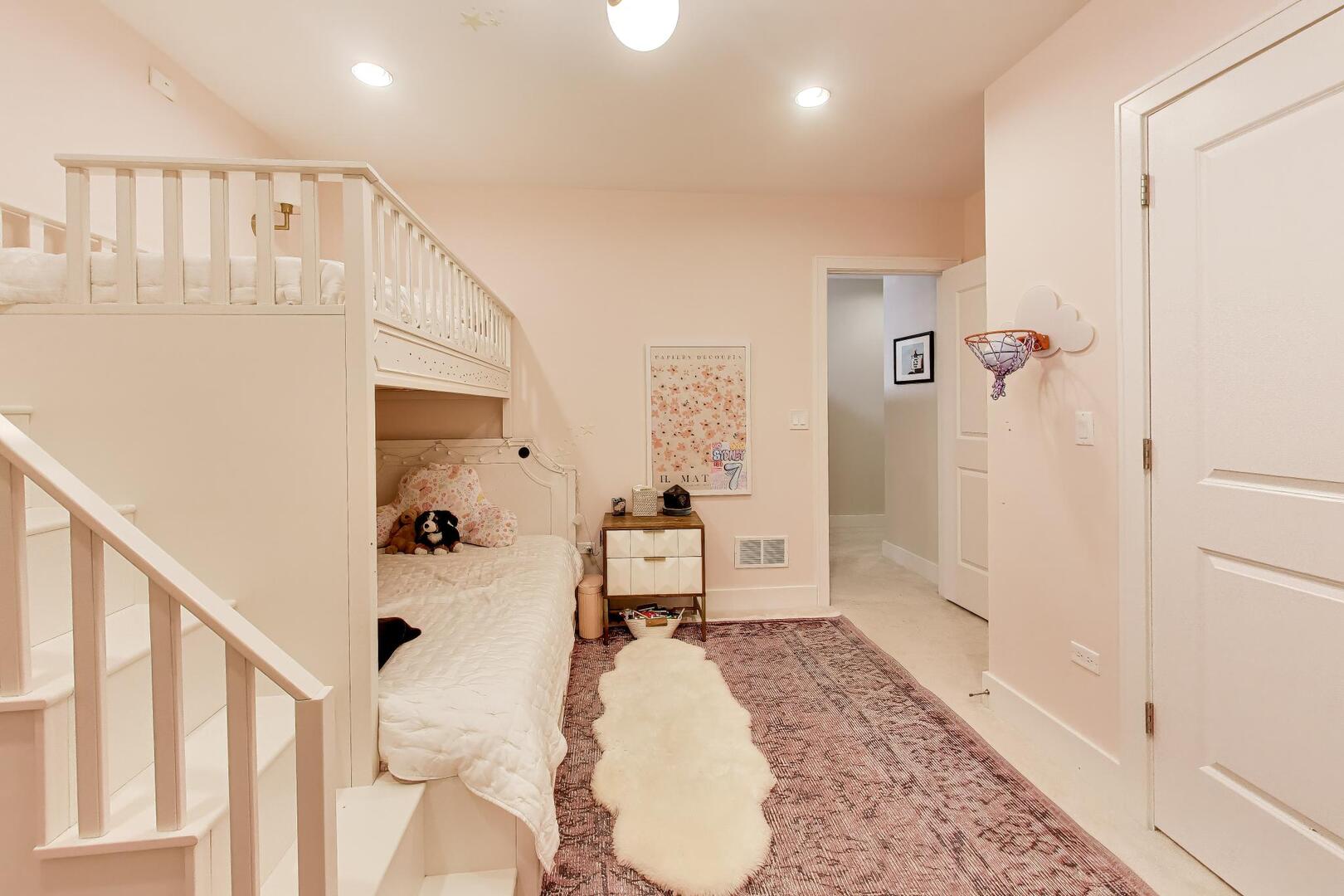 2312 W BELMONT Avenue Unit: 1E