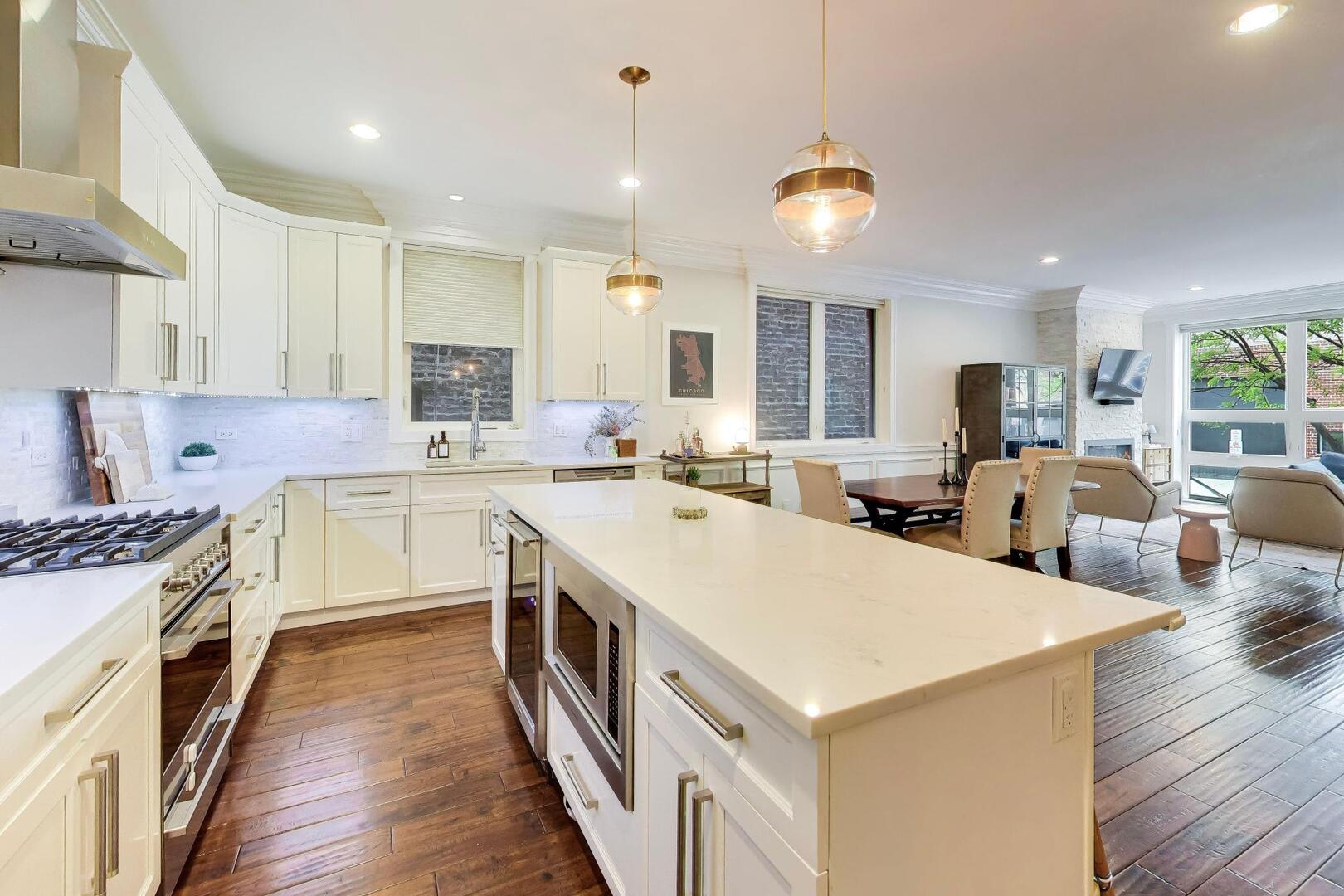 2312 W BELMONT Avenue Unit: 1E