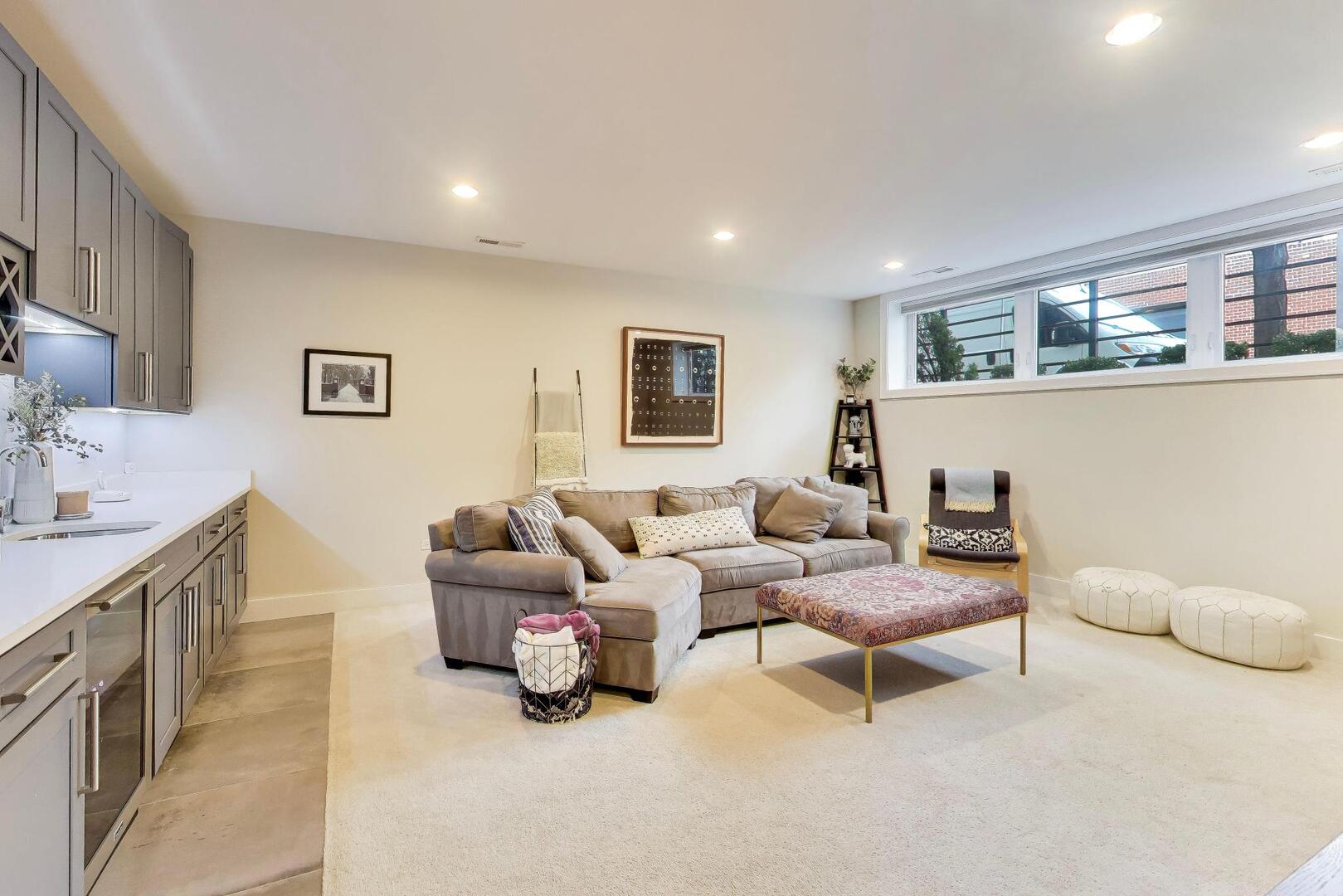 2312 W BELMONT Avenue Unit: 1E