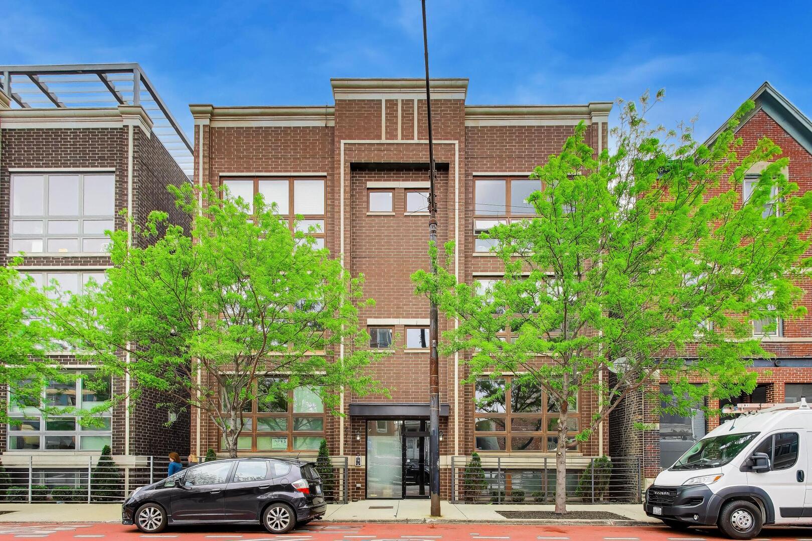 2312 W BELMONT Avenue Unit: 1E