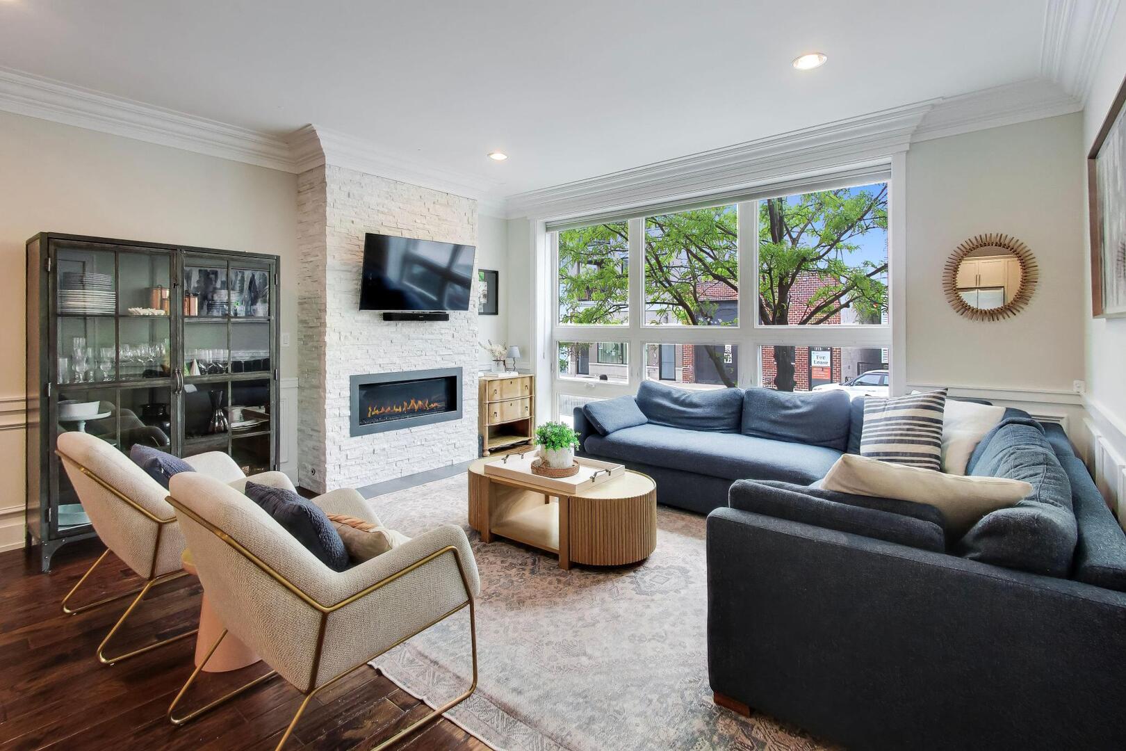 2312 W BELMONT Avenue Unit: 1E