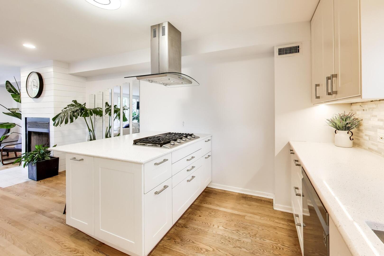 2810 N WOLCOTT Avenue Unit: 2810