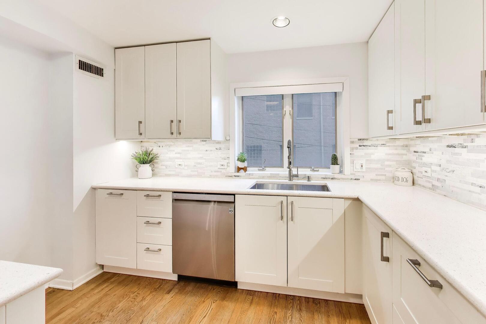 2810 N WOLCOTT Avenue Unit: 2810