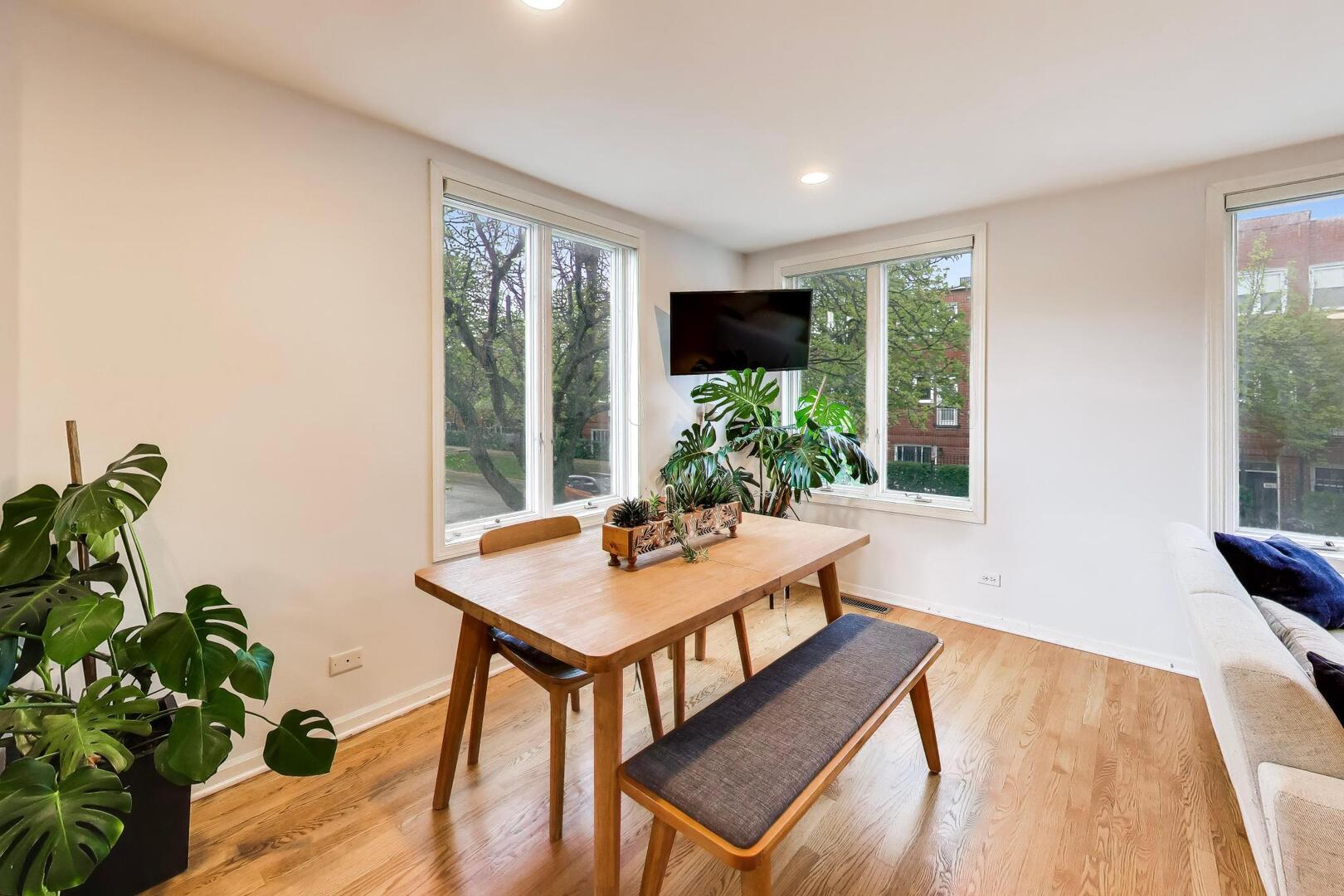 2810 N WOLCOTT Avenue Unit: 2810