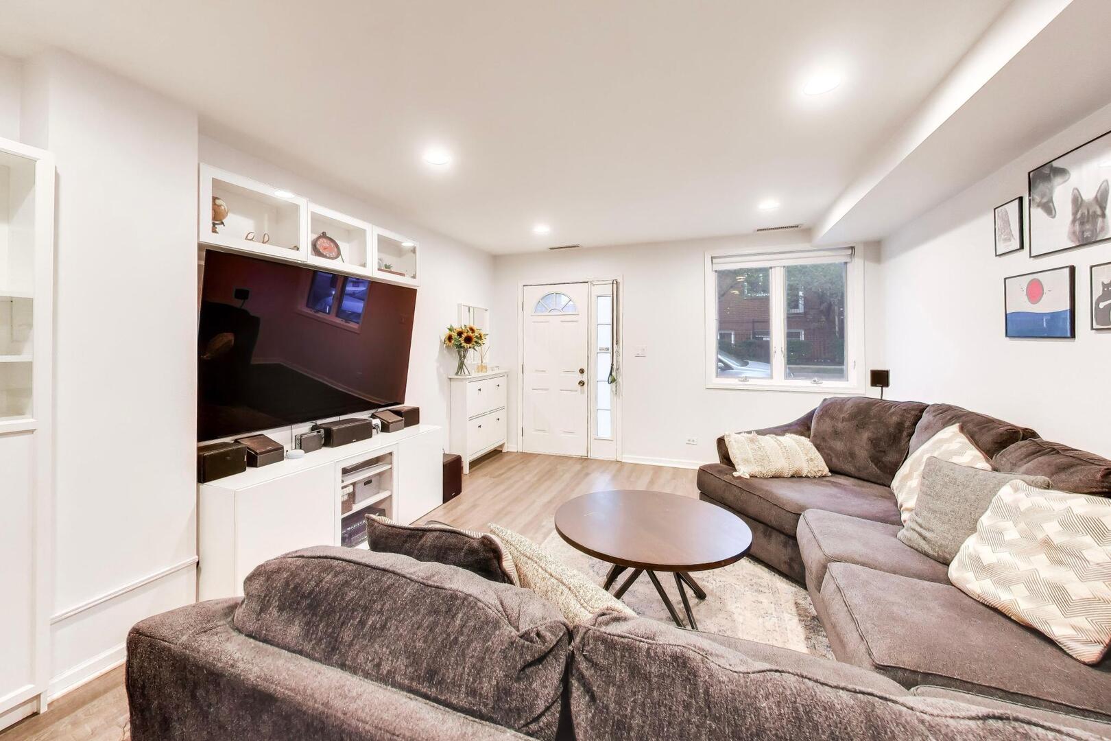 2810 N WOLCOTT Avenue Unit: 2810