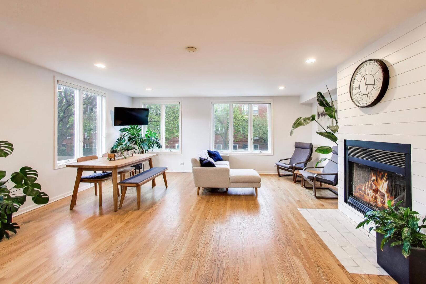 2810 N WOLCOTT Avenue Unit: 2810