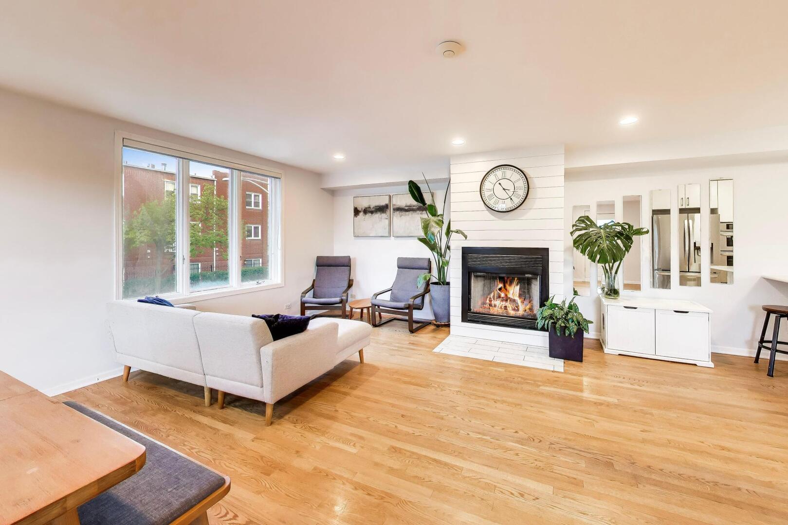 2810 N WOLCOTT Avenue Unit: 2810