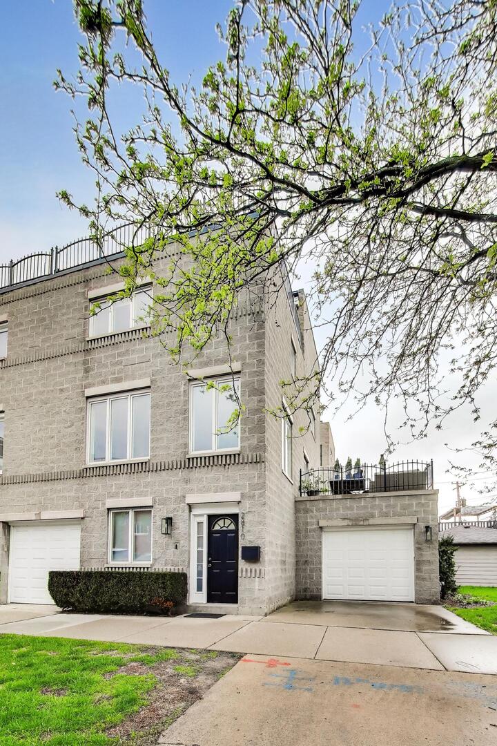 2810 N WOLCOTT Avenue Unit: 2810