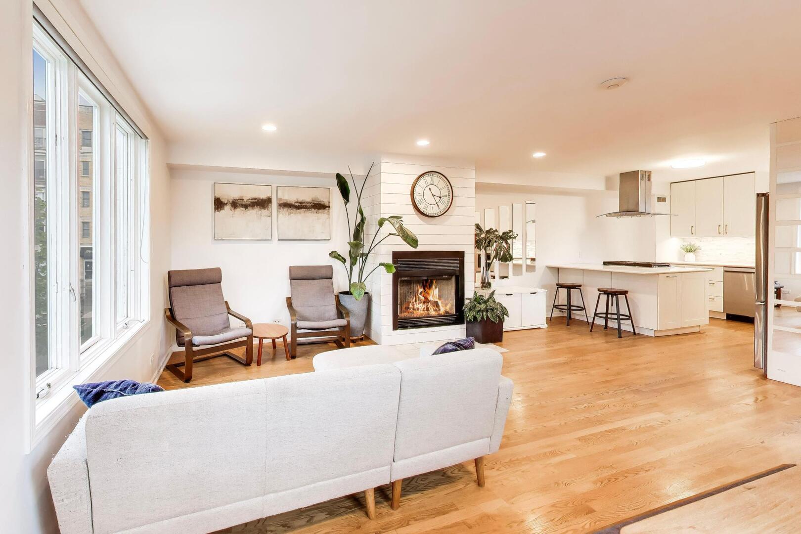 2810 N WOLCOTT Avenue Unit: 2810