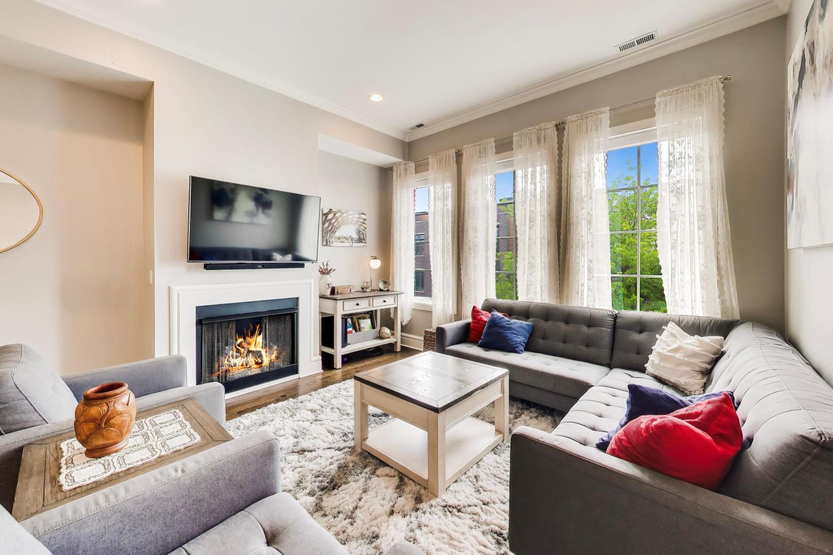 2136 W Belmont Avenue Unit: PH