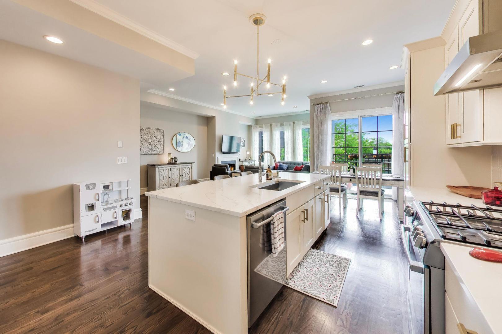 2136 W Belmont Avenue Unit: PH