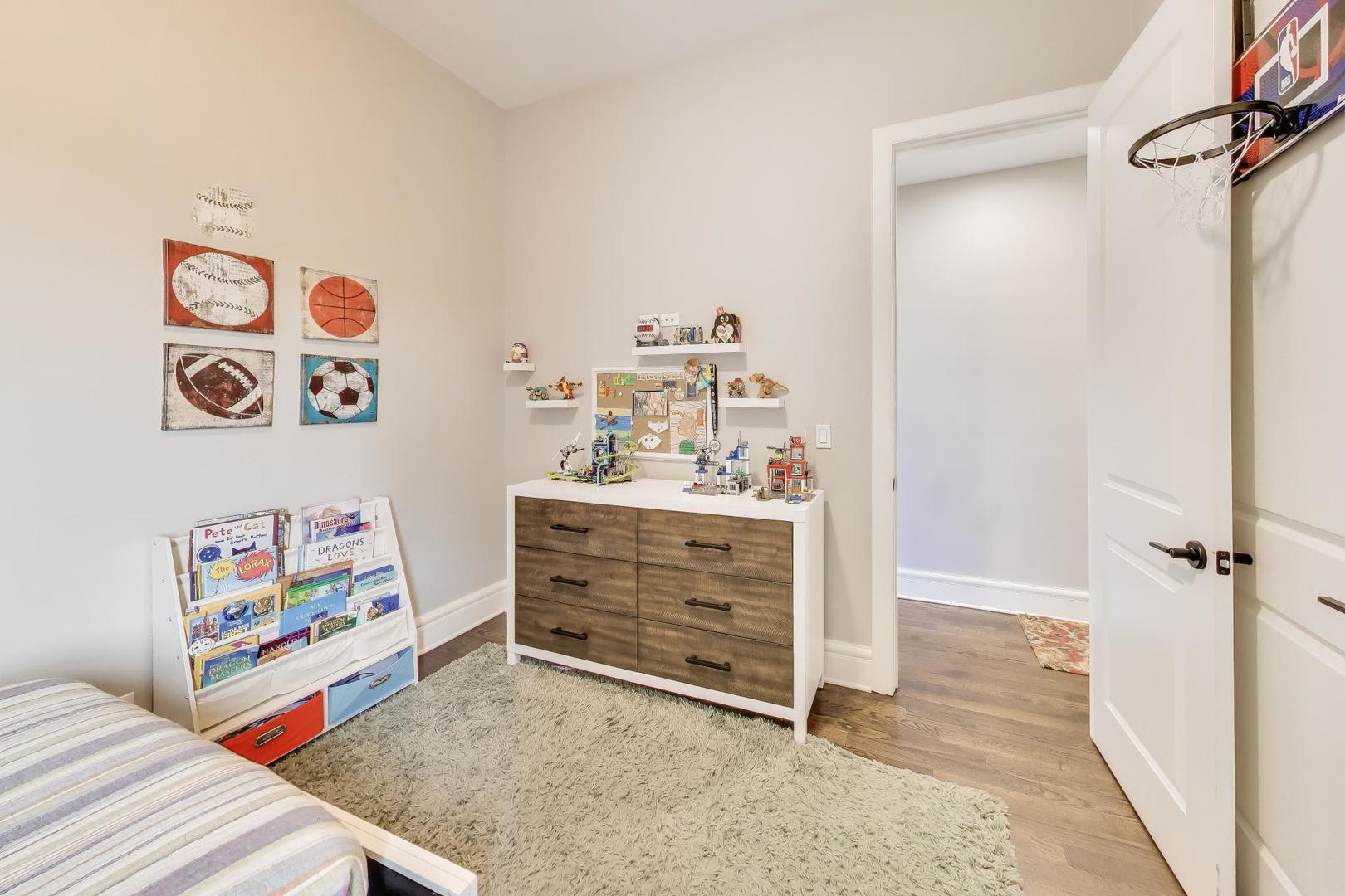 2136 W Belmont Avenue Unit: PH
