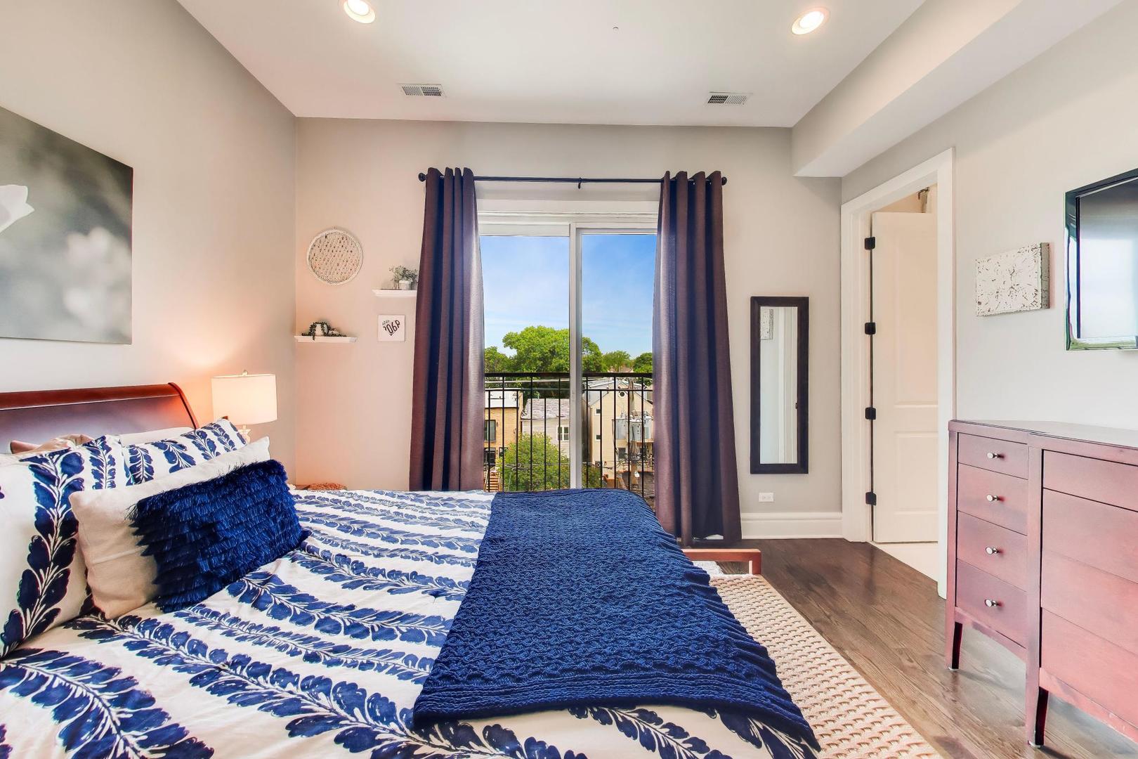 2136 W Belmont Avenue Unit: PH