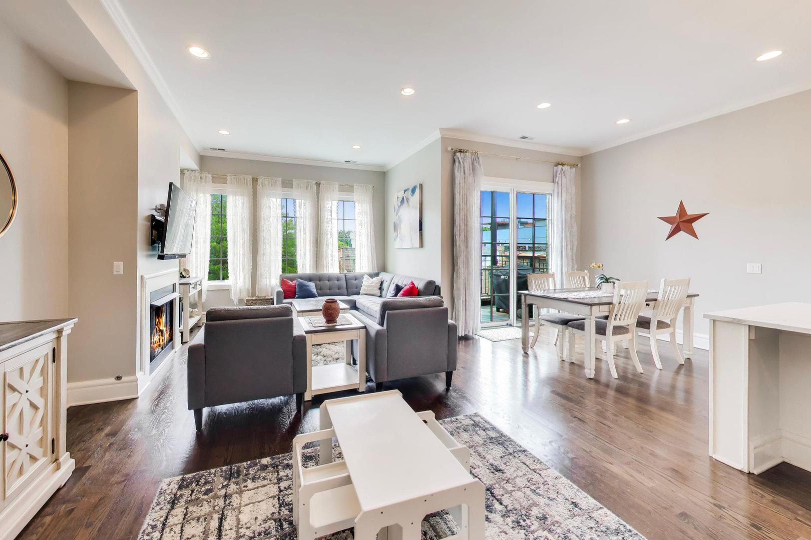2136 W Belmont Avenue Unit: PH