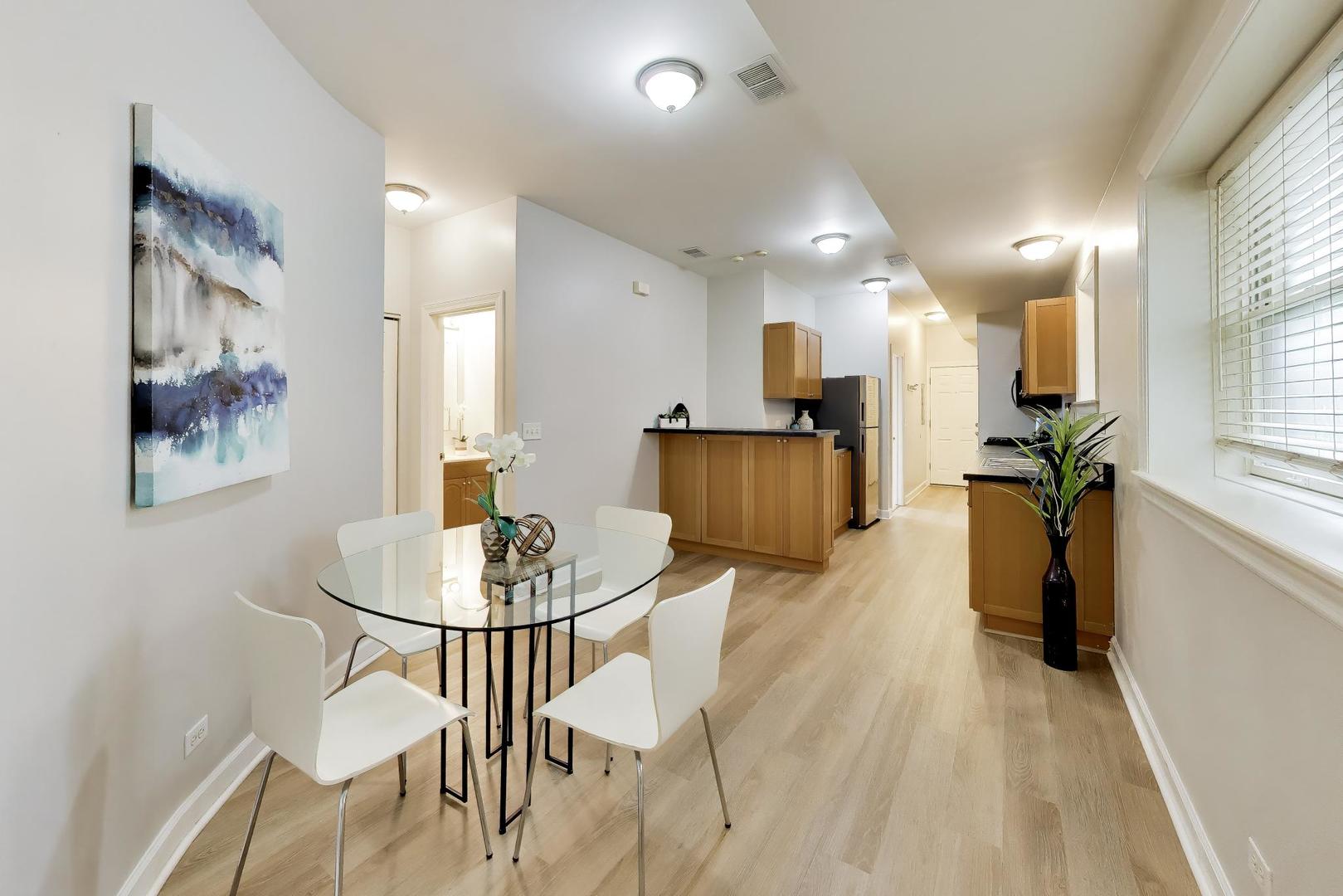 2927 N Gresham Avenue Unit: 1