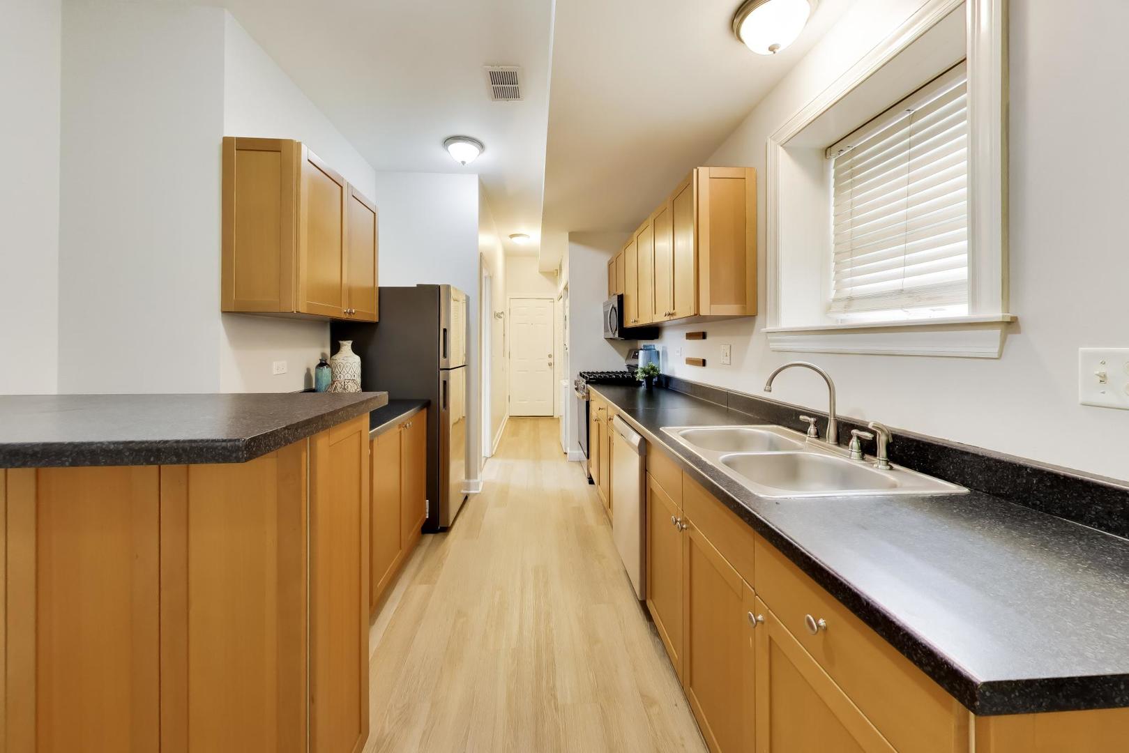 2927 N Gresham Avenue Unit: 1