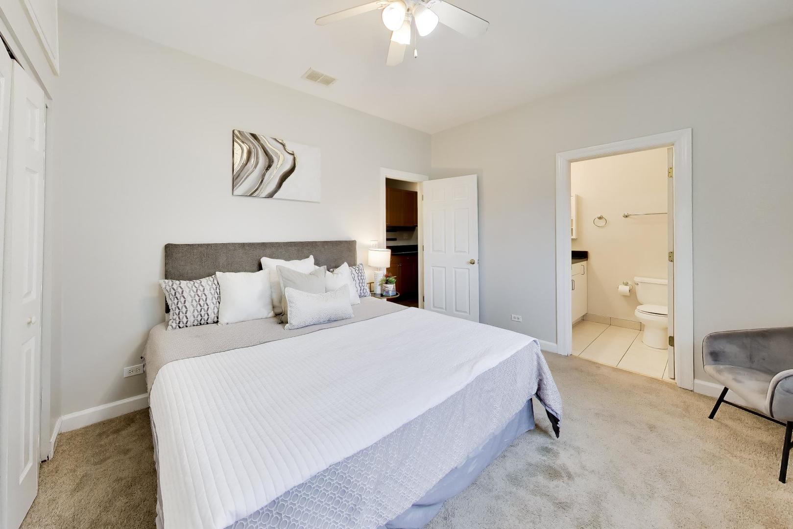 2927 N Gresham Avenue Unit: 1