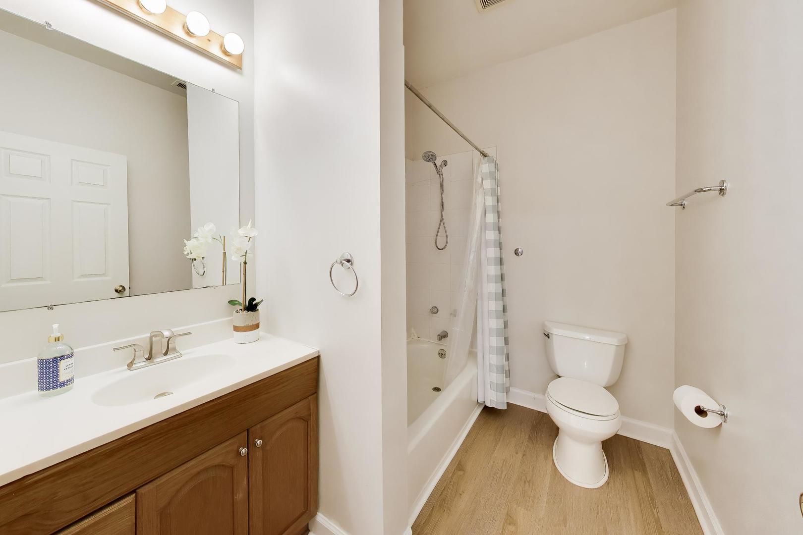 2927 N Gresham Avenue Unit: 1