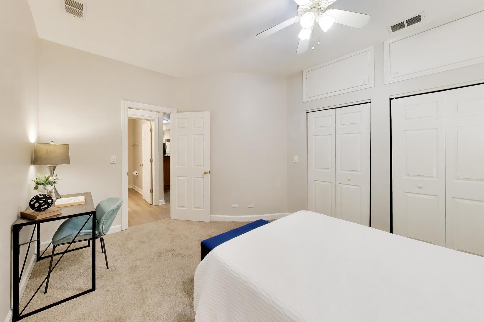 2927 N Gresham Avenue Unit: 1