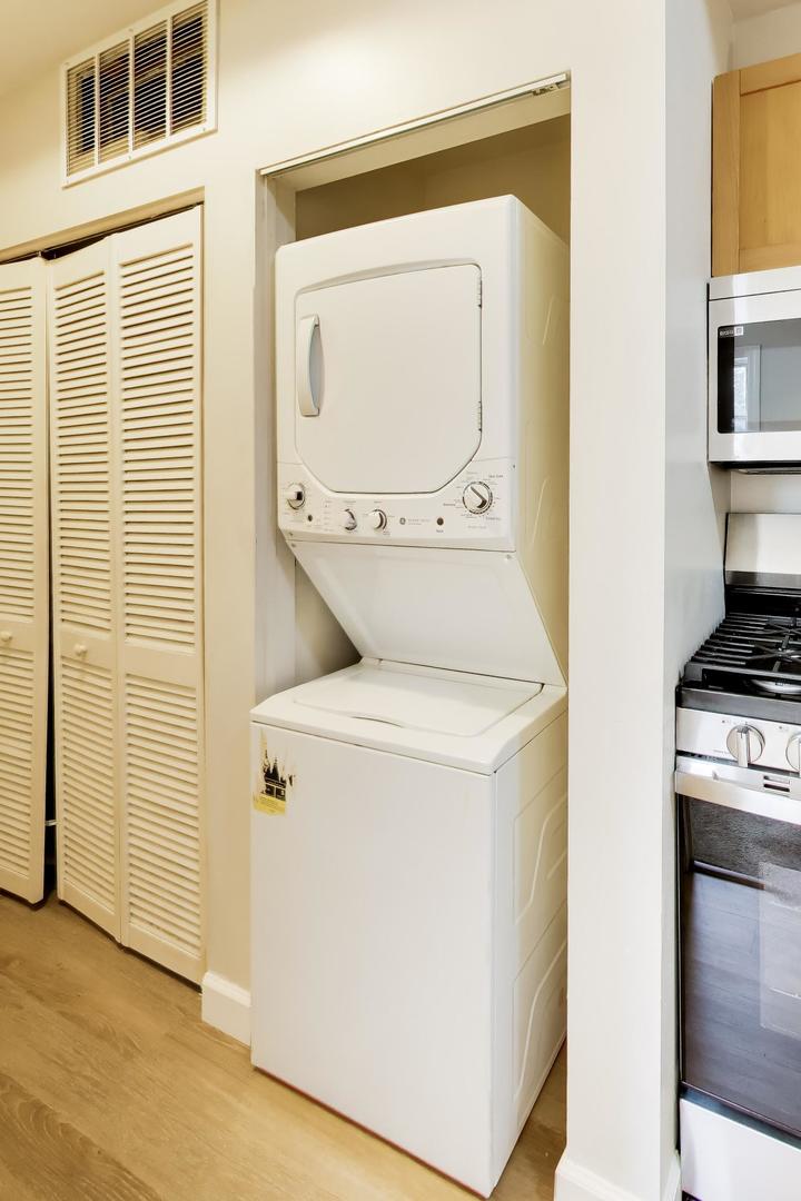 2927 N Gresham Avenue Unit: 1