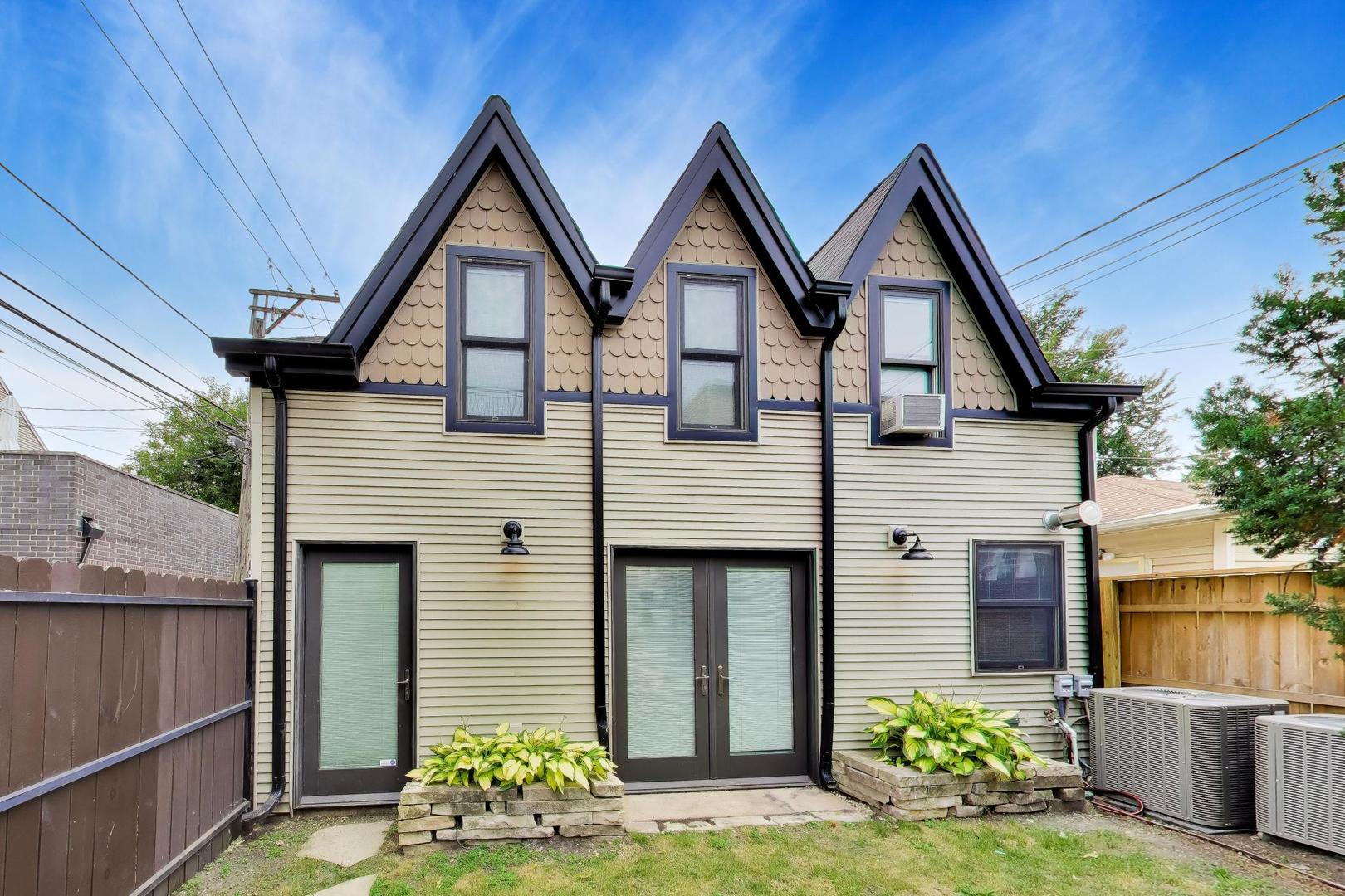 3414 N Oakley Avenue