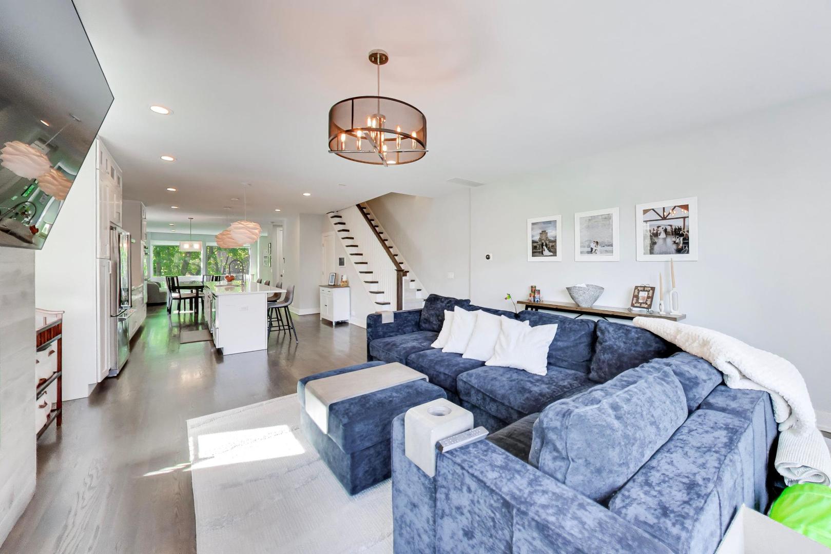 2140 W Rice Street Unit: 2E