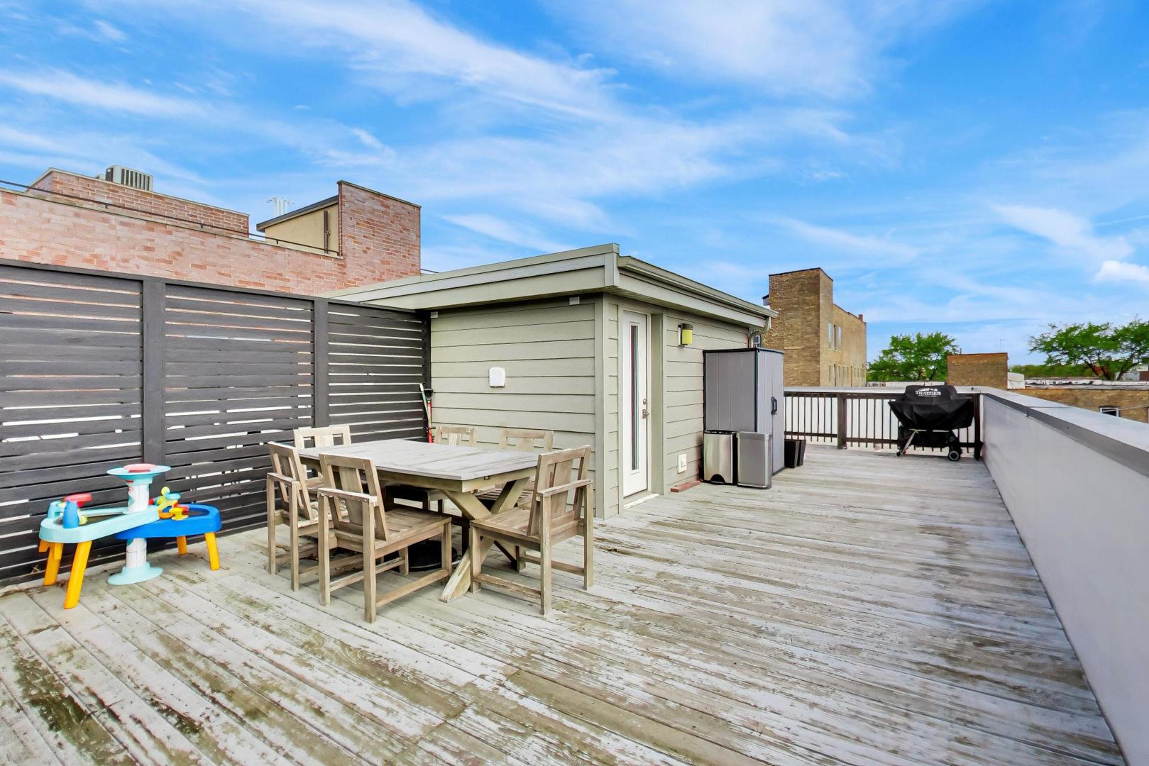 2140 W Rice Street Unit: 2E