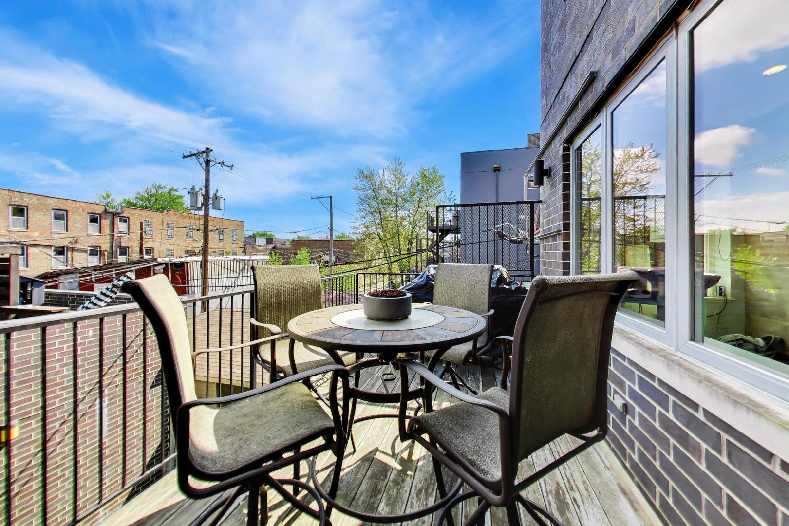 2140 W Rice Street Unit: 2E