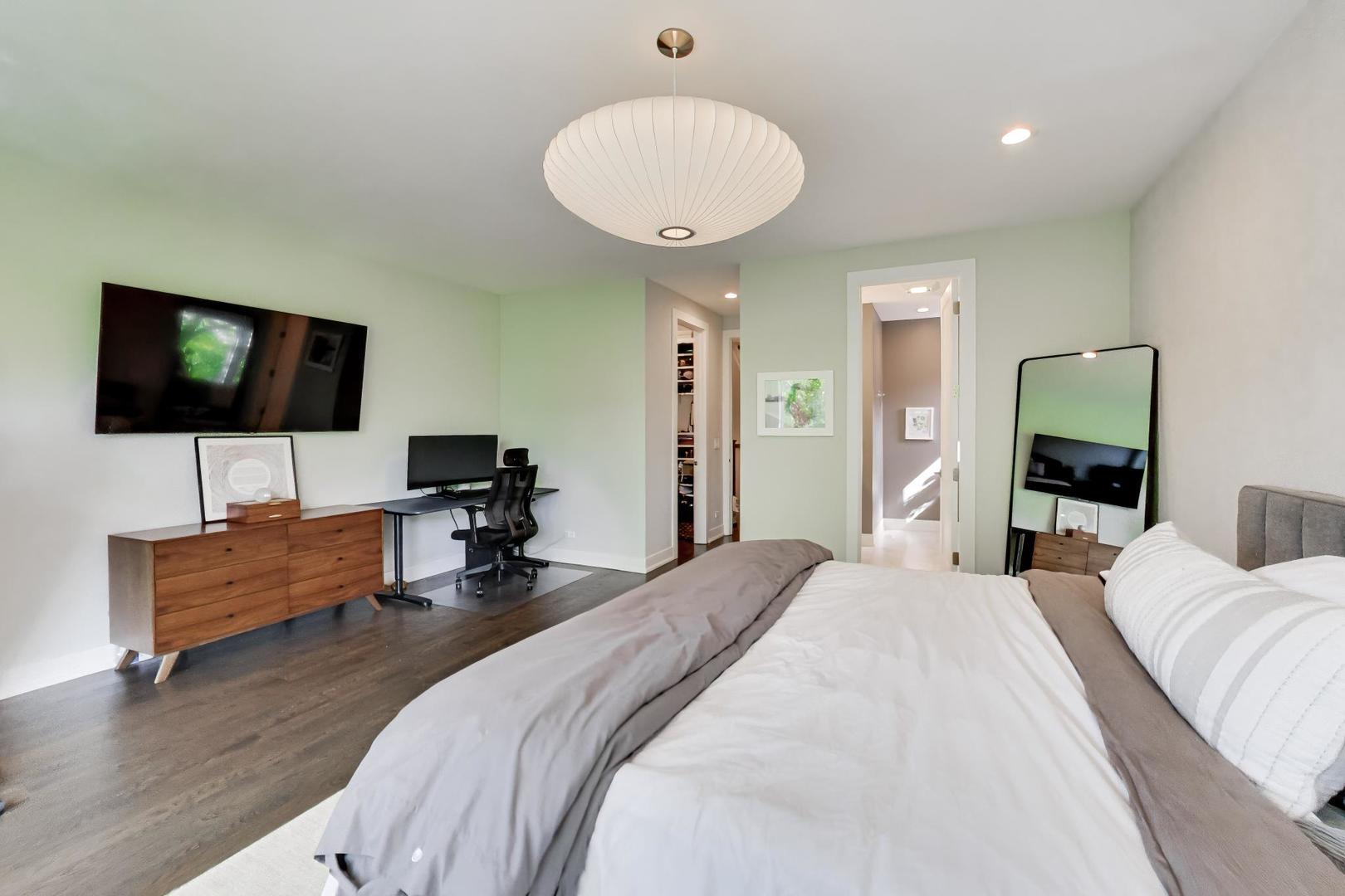 2140 W Rice Street Unit: 2E