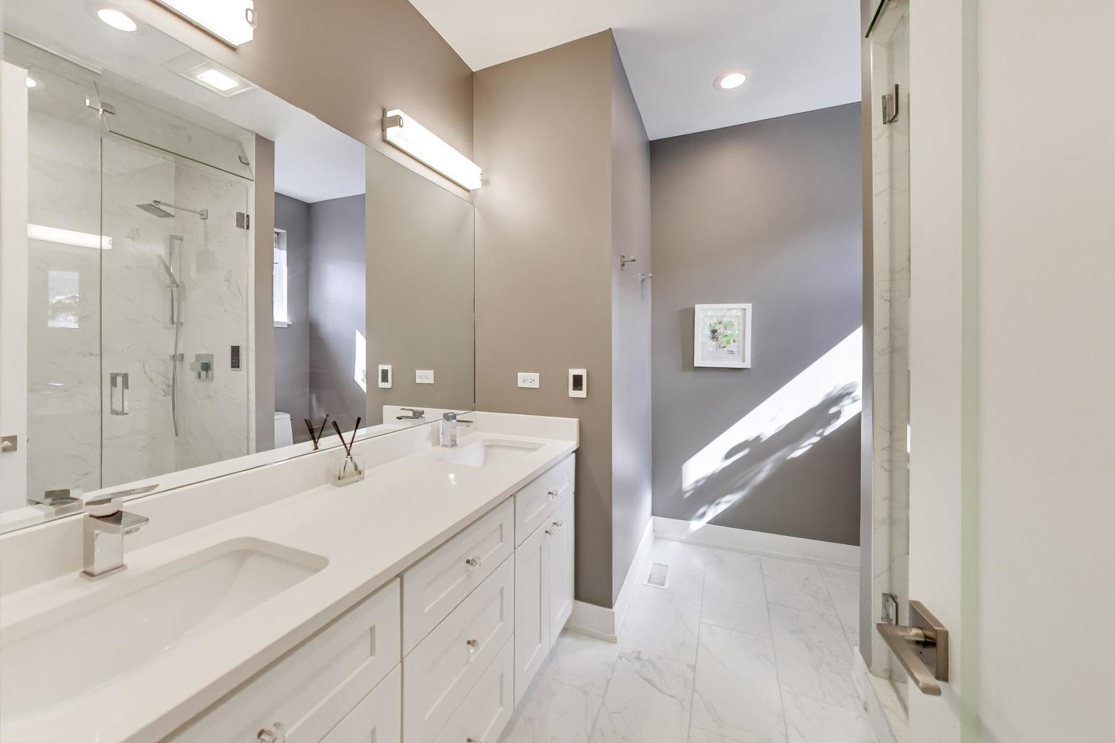 2140 W Rice Street Unit: 2E