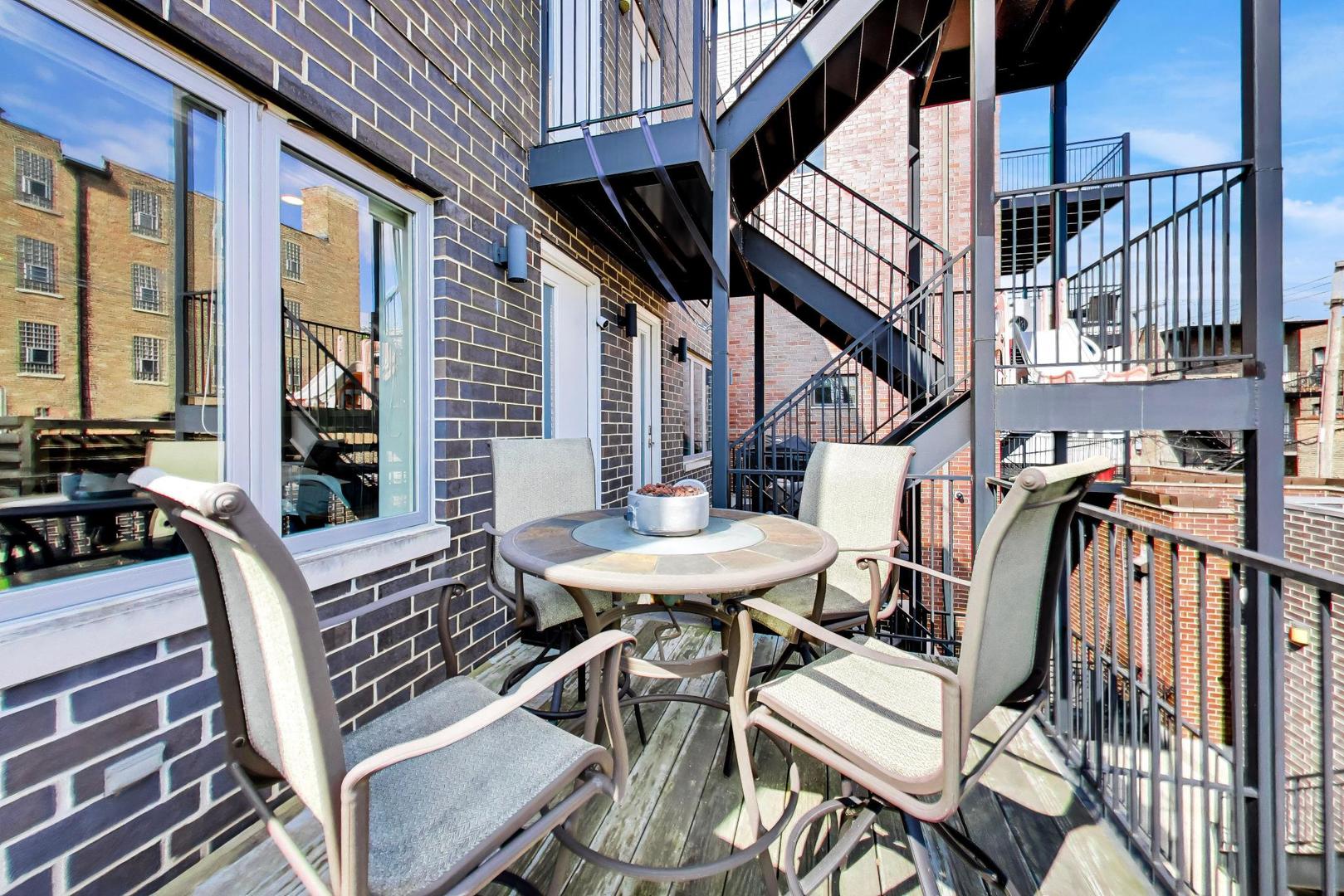 2140 W Rice Street Unit: 2E