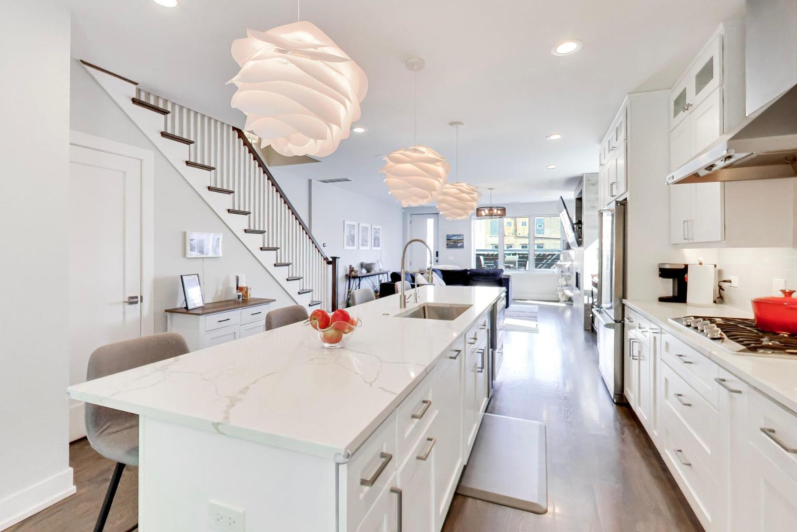 2140 W Rice Street Unit: 2E