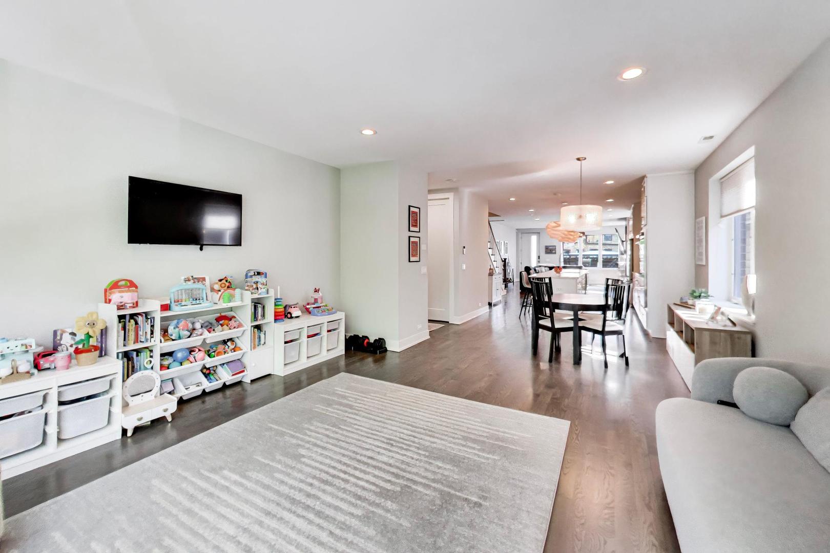 2140 W Rice Street Unit: 2E