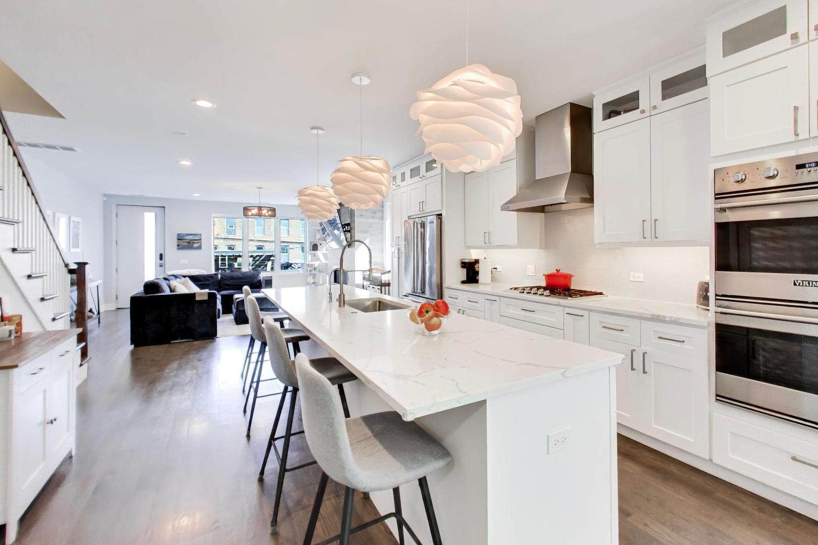 2140 W Rice Street Unit: 2E
