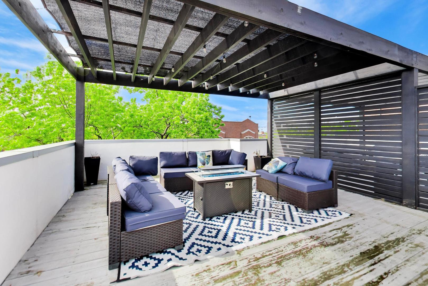 2140 W Rice Street Unit: 2E